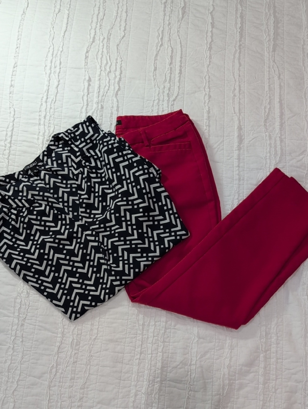 Roz & Ali Red Ankle Pants with Navy Blue & White Geometric Top